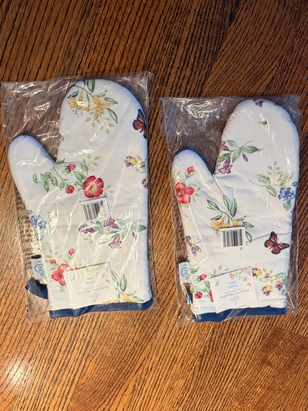 Lenox Butterfly Meadow Cotton Oven Mitts - Set of 2 (Navy Trim)